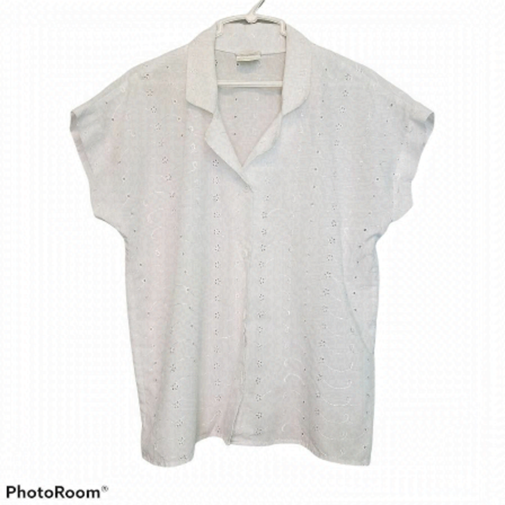 3 for $25 Myrtle? Vayola Vintage White Eyelet Mom Top Medium